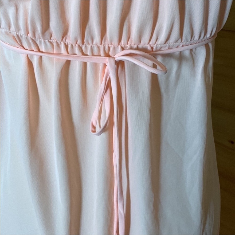 Vintage peach nylon nightgown with puff sleeves Size Medium - Picture 6 of 9